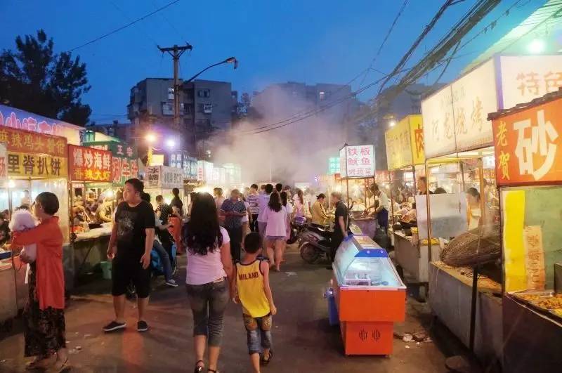 岫岩夜市美食盛宴，十大名店盘点，让你一饱口福！
